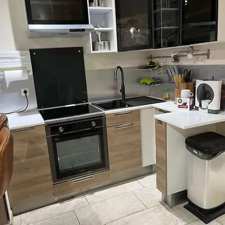 2 Pieces A Apartment *
